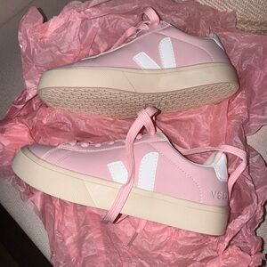 Veja Pink Low-Top leather Sneakers NWOT